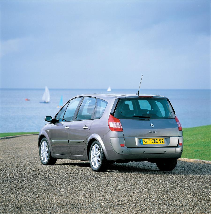  Renault Grand Scenic 2004 года  (фото 44 из 47)